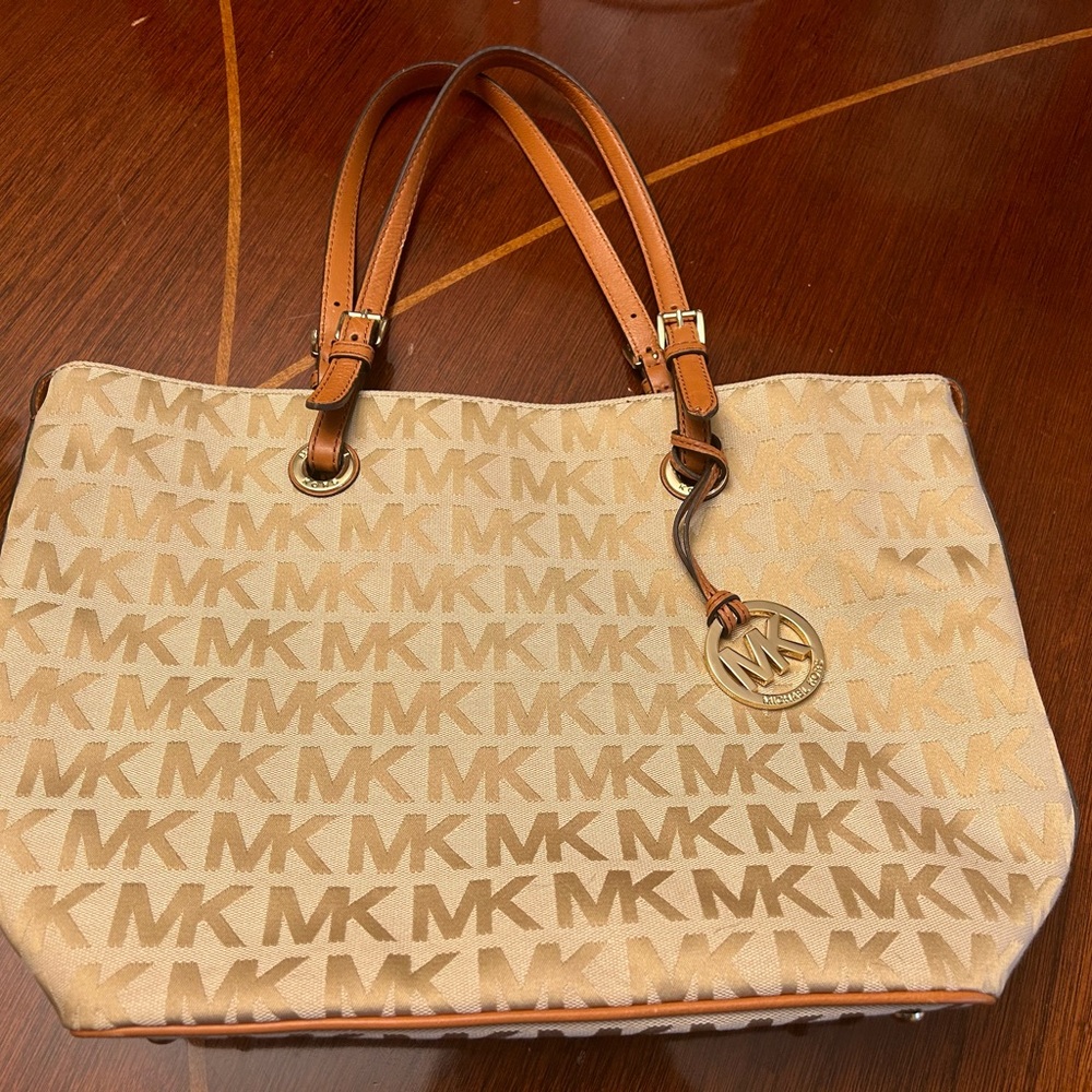 MICHAEL KORS Monogram Signature Canvas Tote in Vanilla
